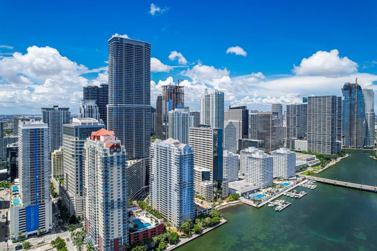 Luxurious In Brickell With Free Parking Apartment *